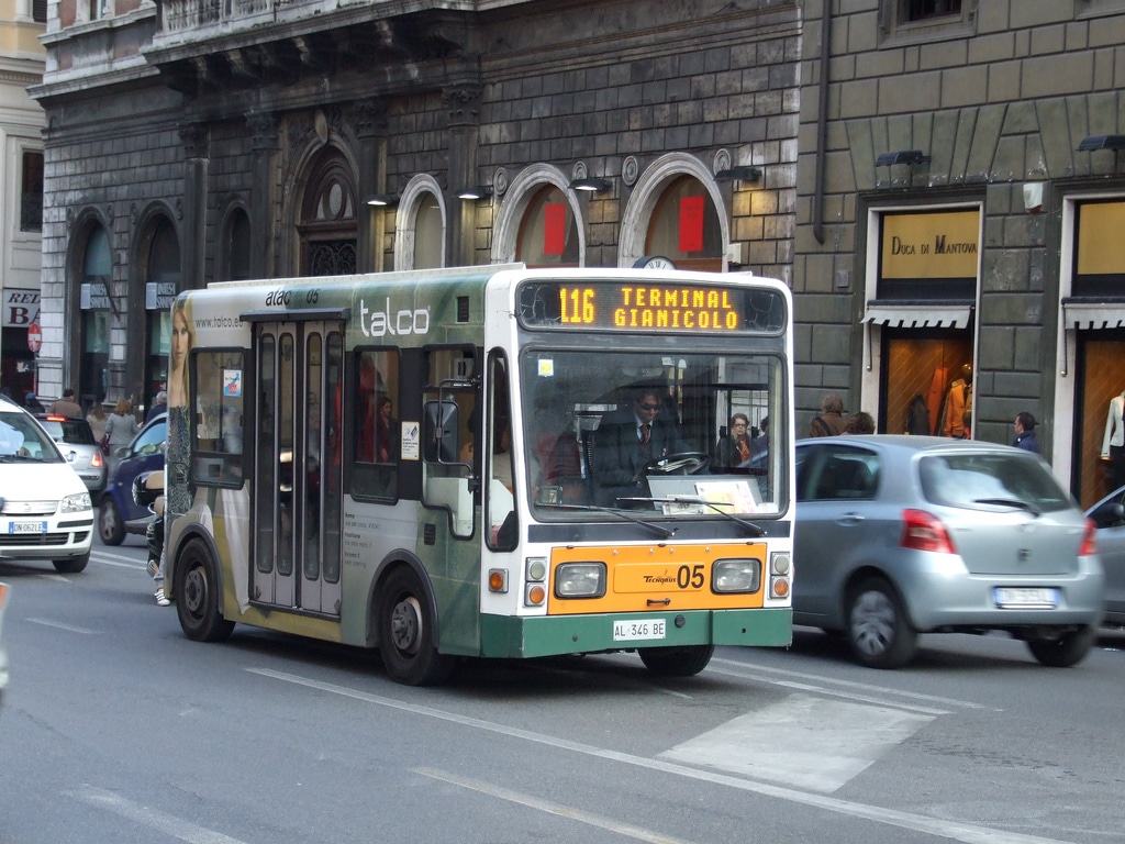 Lire la suite à propos de l’article Transport en commun à Rome : Metro, bus, tramway en 2025