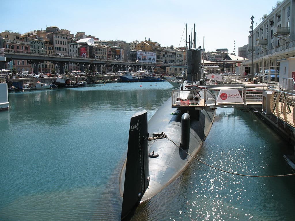 > Sous-marin situé devant le musée Galata à Gênes – Photo de Twice25/Rinina25.